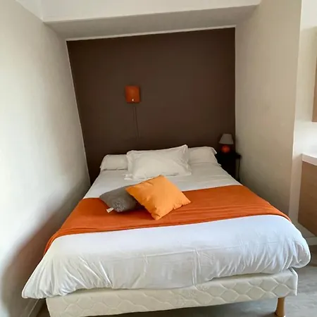 Les Chiens Du Guet Hotel